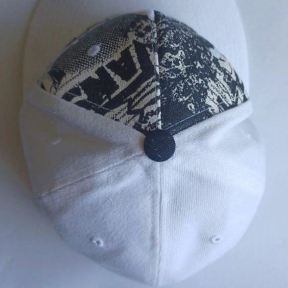 Vans 'off the wall' white and black flex fit hat Small/medium graffiti vans hat - Picture 8 of 15